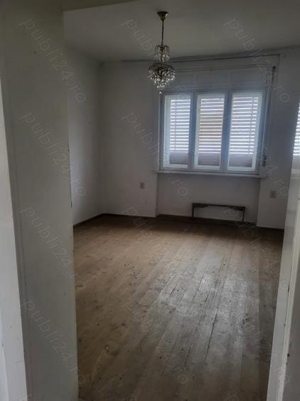 Vand casa cu curte cu gradina, situata central. - 2