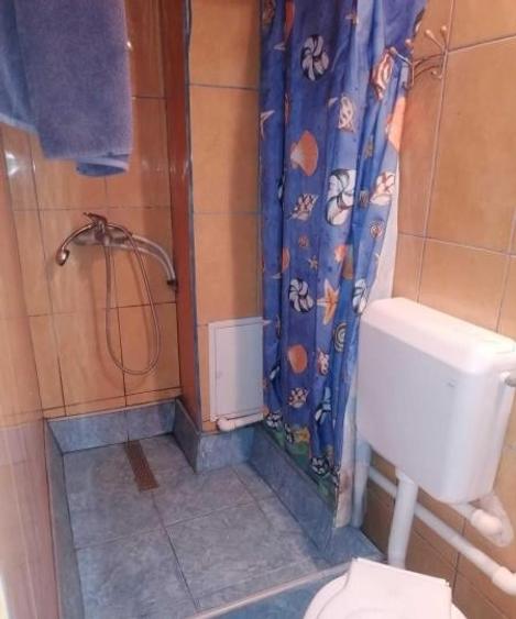 Apartament cu 3 camere semidecomandat, mobilat în Tomis Nord