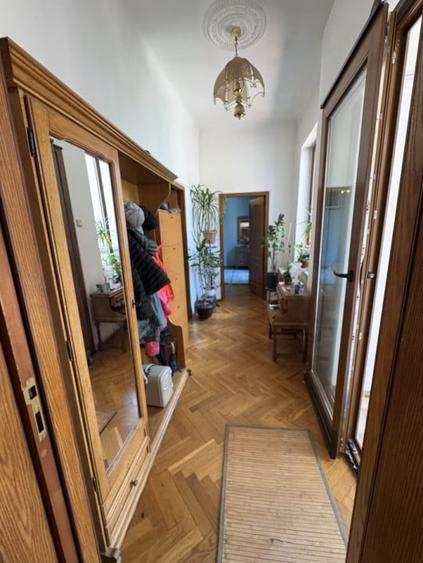 Casă individuală cu 5 camere cu Canalizare în Ultracentral