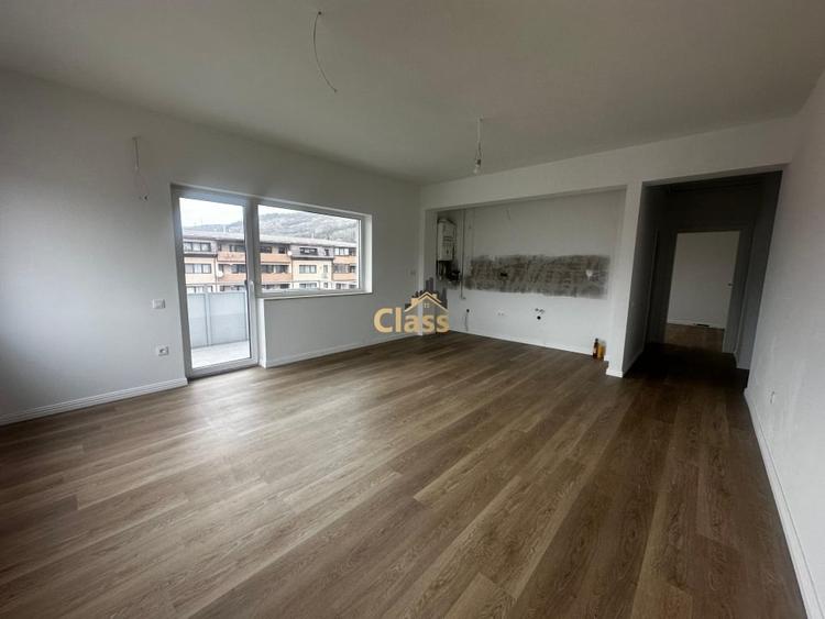 Apartament cu 3 camere semidecomandat în Baciu
