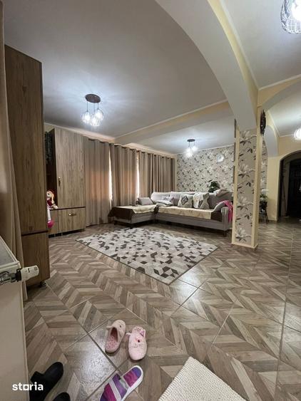 Casă cu 5 camere cu Teren 250 Mp în Berceni