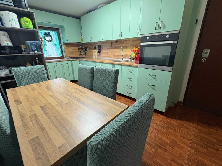 Apartament cu 4 camere decomandat în Micălaca