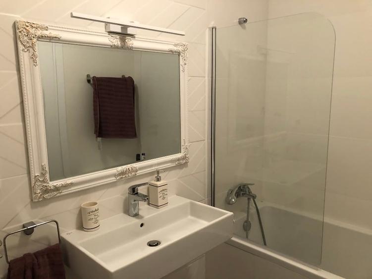 Apartament cu 2 camere semidecomandat, mobilat în Torontalului