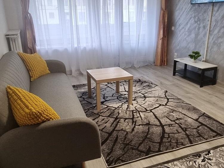 Apartament cu 2 camere, mobilat în P-ța Romană