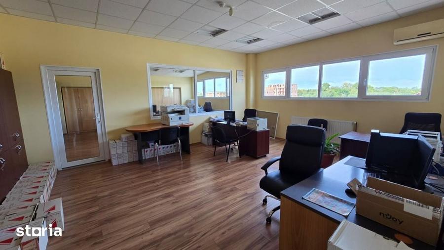 Spațiu comercial, de 140 mp, în Micro 16