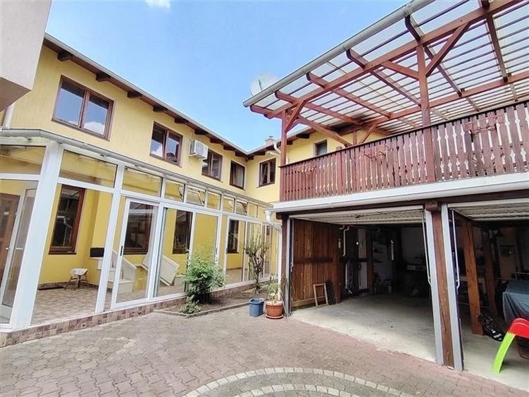 Duplex cu 6 camere cu Canalizare în 1 Decembrie 1918