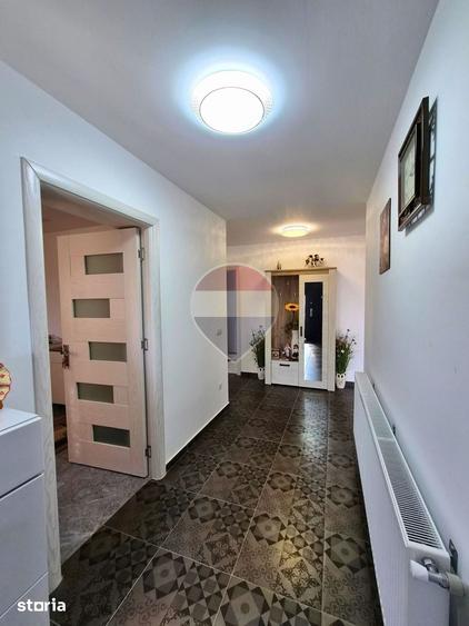 Casă cu 4 camere cu Teren 2575 Mp în Iordăcheanu