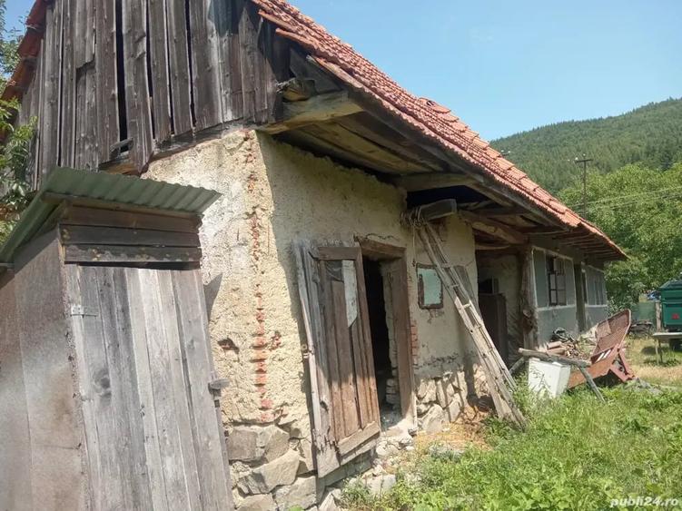 Casă cu 2 camere cu Teren 1068 Mp în Central