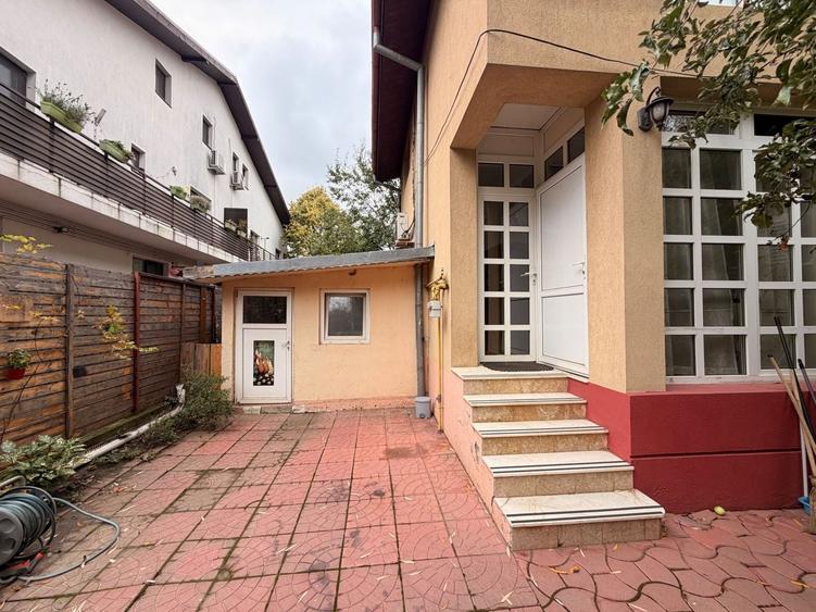 Casă individuală cu 5 camere cu Canalizare în Dămăroaia