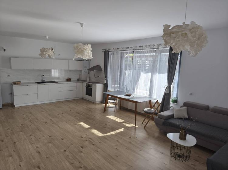 Casă cu 4 camere cu Teren 256 Mp în Florești