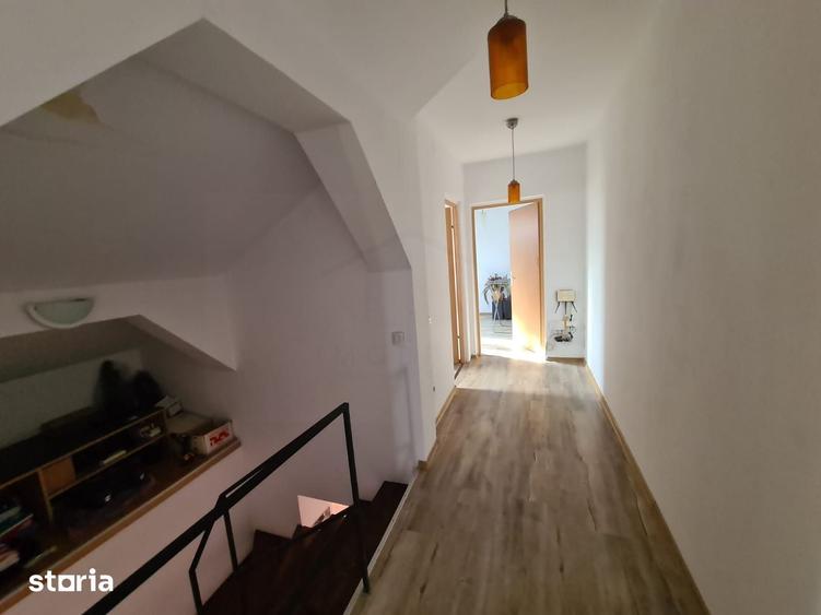 Apartament cu 4 camere decomandat în Sărari