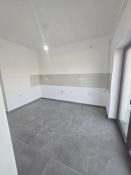 Duplex cu 4 camere cu Canalizare în Plopi