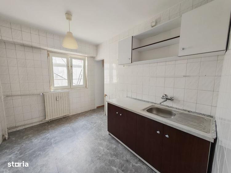 Apartament cu 3 camere decomandat în Muncii