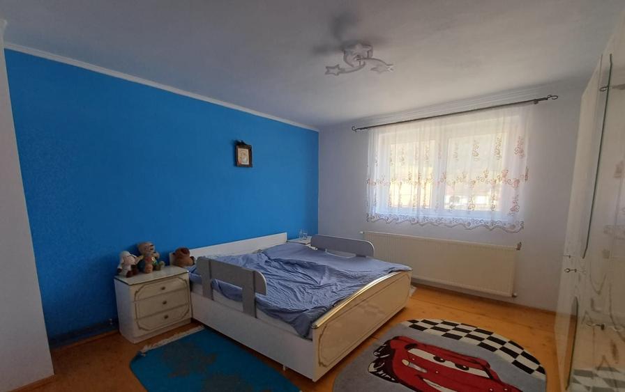 Casă cu 4 camere decomandat cu Teren 801 Mp în Pianu