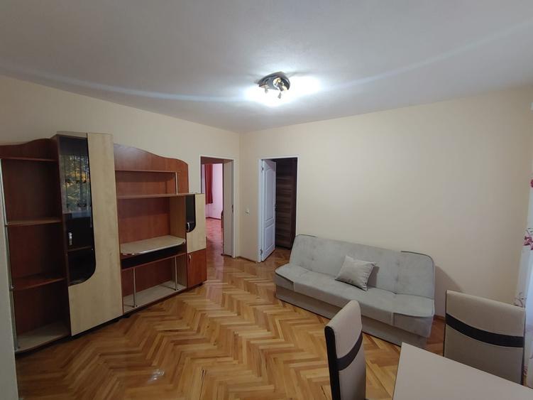 Apartament cu 3 camere semidecomandat în Central
