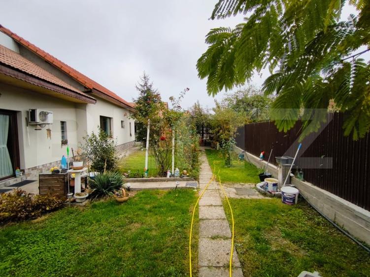 Casă individuală cu 7 camere cu Canalizare în Romanești