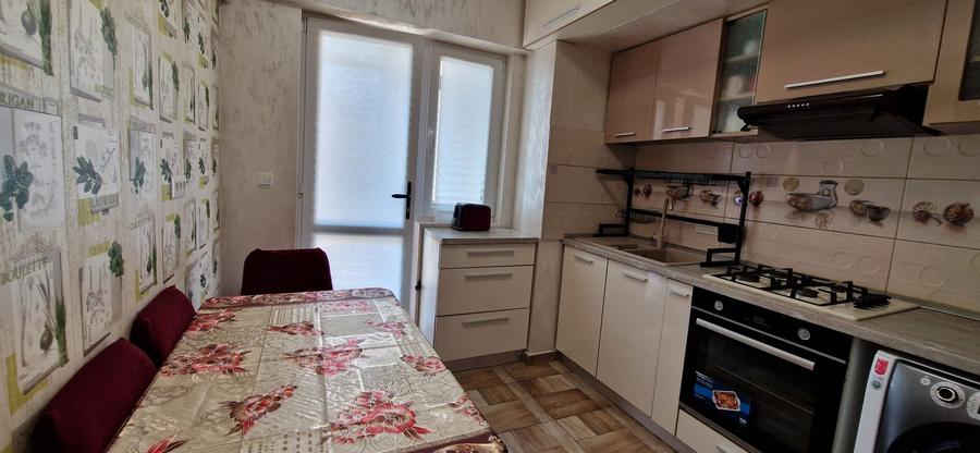 Apartament cu 3 camere decomandat, mobilat în Cug
