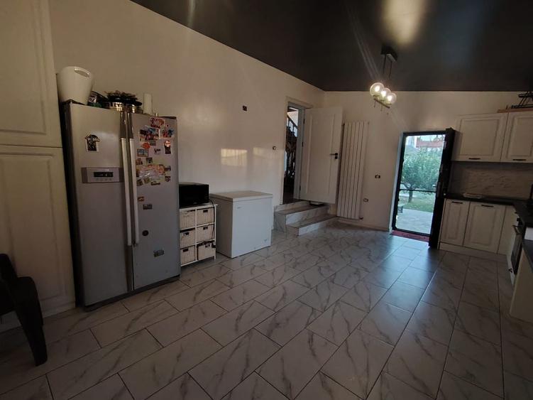 Casă individuală cu 5 camere cu Canalizare în Smârdan