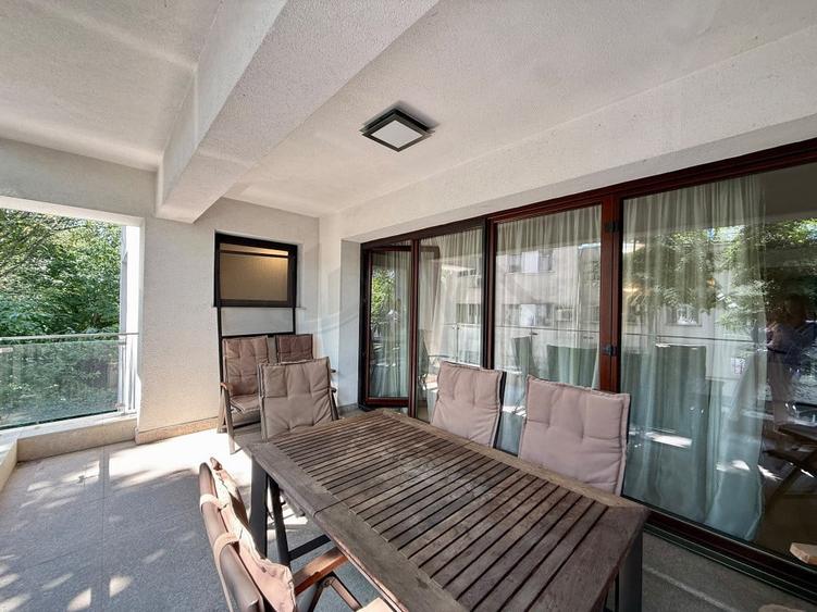 Apartament cu 3 camere semidecomandat în Aviatorilor