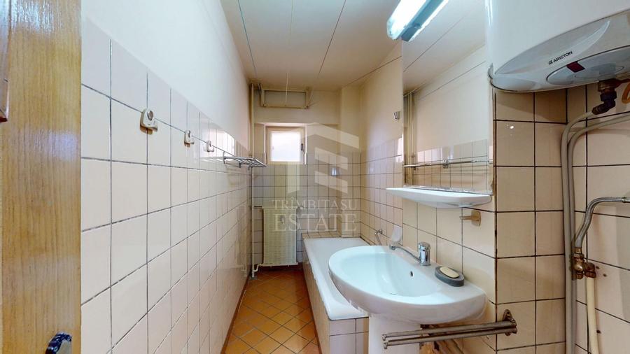 Apartament cu 3 camere decomandat, mobilat în Decebal