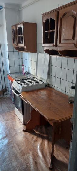 Apartament cu 3 camere semidecomandat în Spitalul Județean