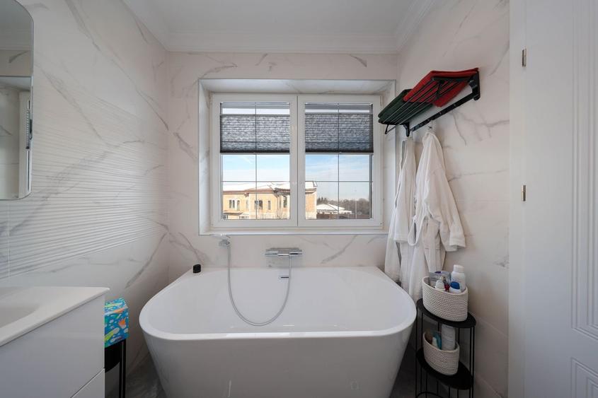 Casă ideală pentru familie în Brașov, Bunloc – spațioasă, luminoasă, priveliște - 42