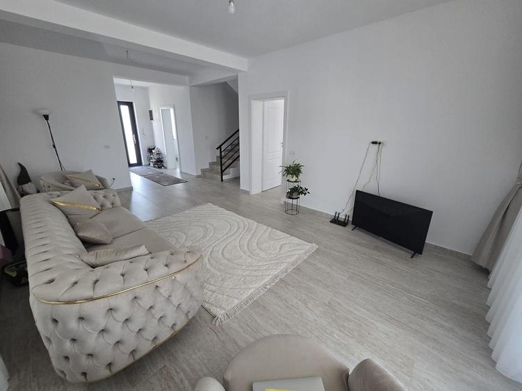 Duplex cu 5 camere cu Canalizare în Moșnița Nouă