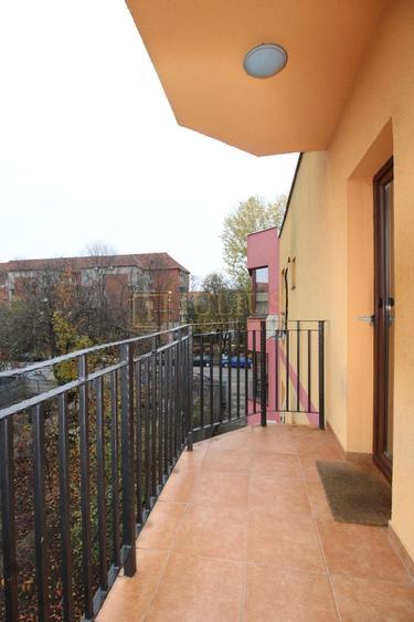 8 incaperi, 2 bai, centrala proprie, 3 locuri de parcare; Lipovei. - 12