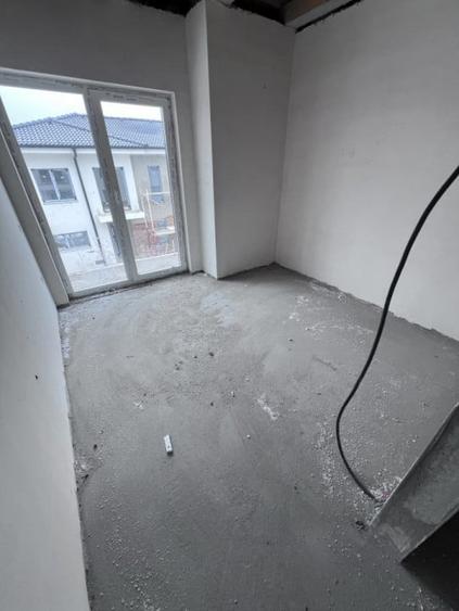 "La Tine Acasa: Duplexuri Care Iti Imbratiseaza Viata in Floresti" - 4