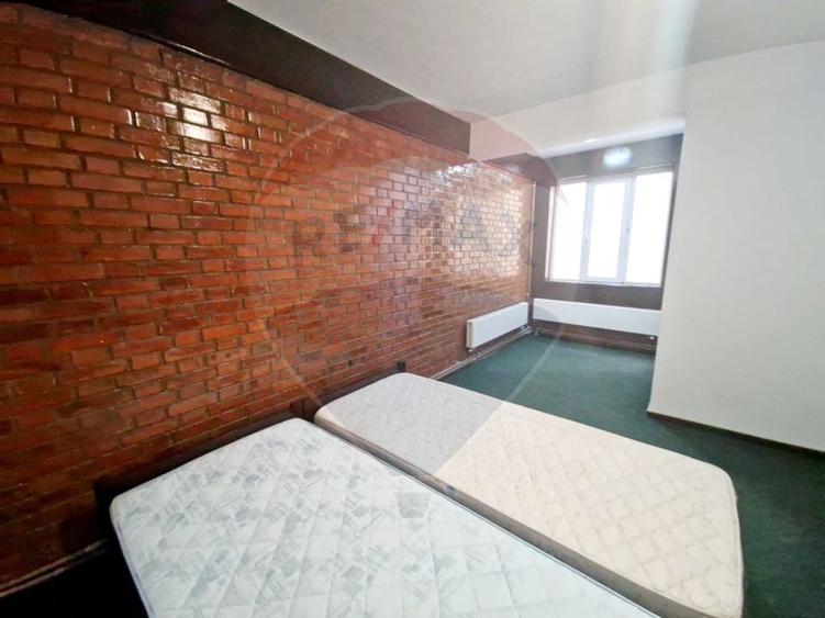 Pensiune Eselnita / 16 camere / Teren - 1448 mp / Ponton - 19