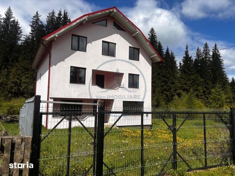 Casă cu 4 camere cu Teren 1000 Mp în Poiana Stampei