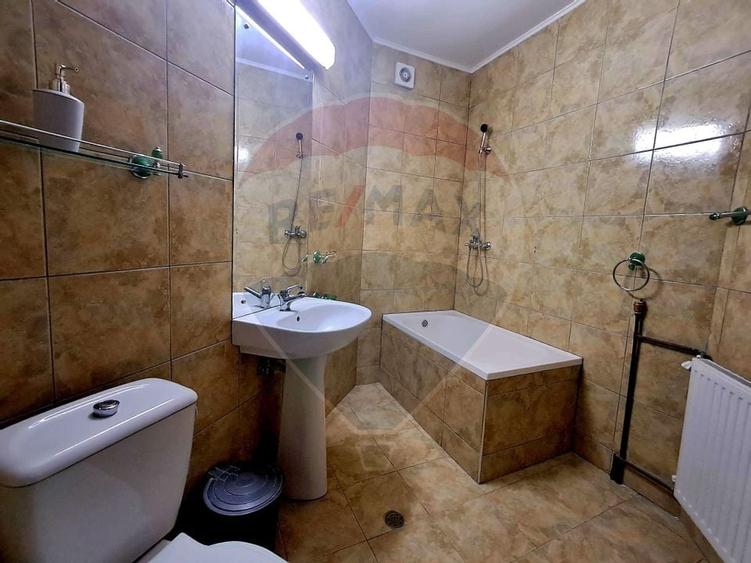 Pensiune Eselnita / 16 camere / Teren - 1448 mp / Ponton - 35