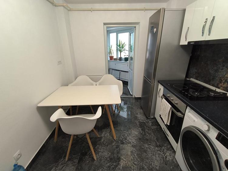 Ap. 2 cam,decomandat,et. 1/4,renovat modern,centrala proprie,an constr.1978. - 7