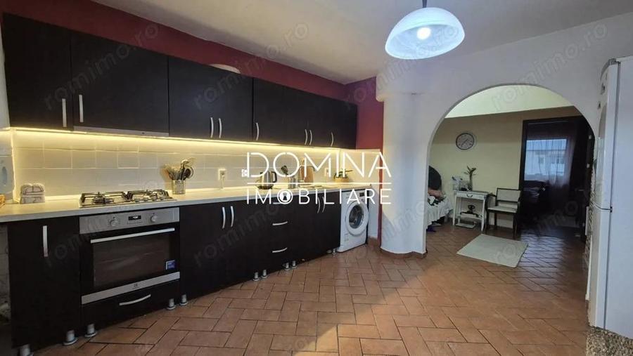 Vanzare apartament 3 camere, situat in Targu Jiu, strada Victoriei - 4