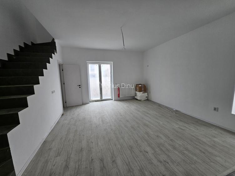 Vila in triplex,3 camere si mansardă 40mp,TVA INCLUS/COMISON 0%,MUTARE RAPIDA