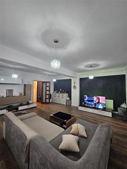 Apartament 77 mp  cu balcon etj.3  de vanzare in Onesti - 1