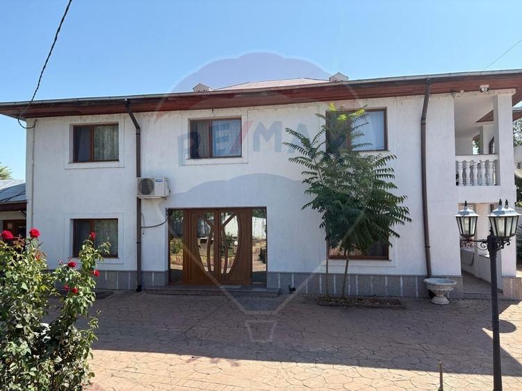 Casa cu 7 camere de vanzare in apropiere de Focsani - 1