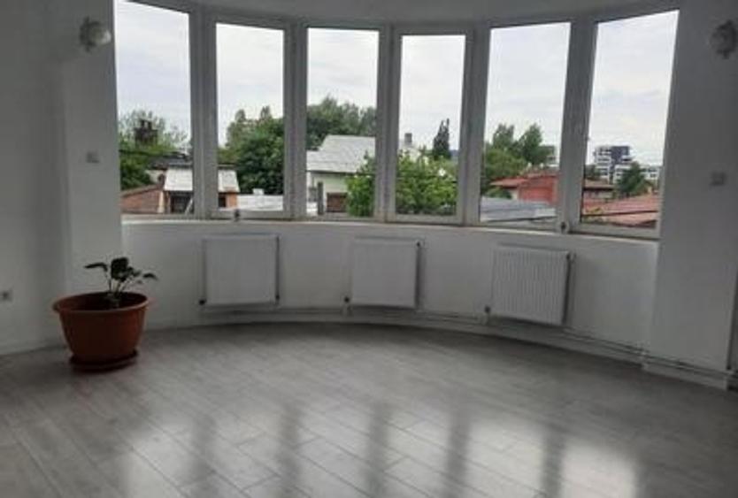 Apartament 5 camere  etajul 1 Crangasi 5 min distanta fata de Statia de Merou - 3