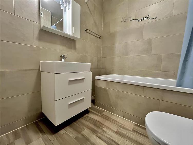 Apartament 2 Camere Decomandat in Qualis cu Parcare - Coresi - 8