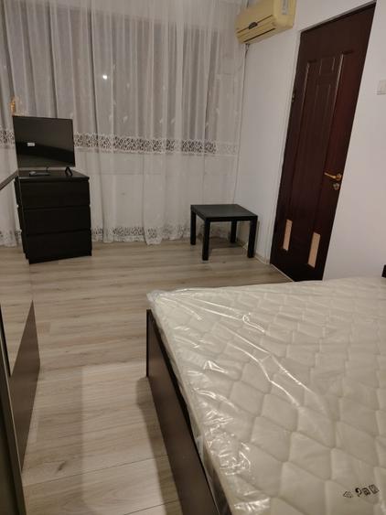 Eroii Revolutiei, doua minute metrou - 9