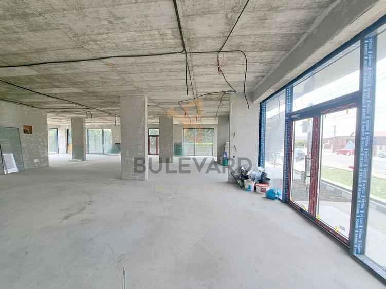 Cladire comerciala situata la drum intens circulat, 1365 mp utili + 20 parcari - 15