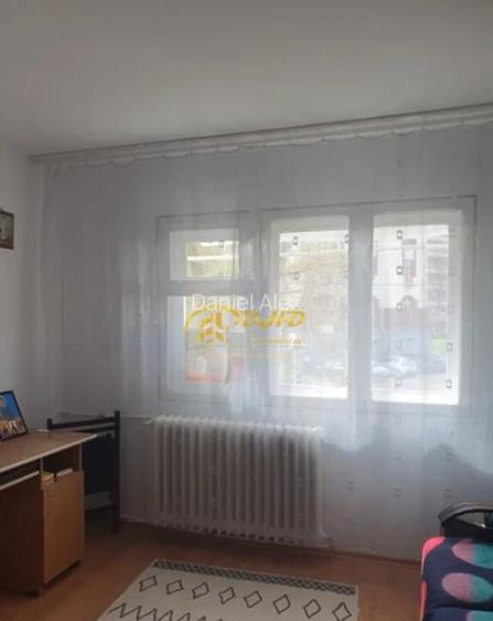 Camera de camin, 1000 de lei, Nicolina, langa Mathaus Camera de camin, 1000 de lei, Nicolina, langa Mathaus