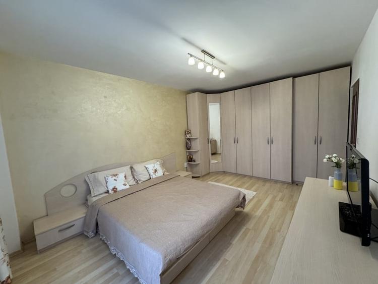 Ap 3 cam, etaj 1, Zona Malu Rosu - 1