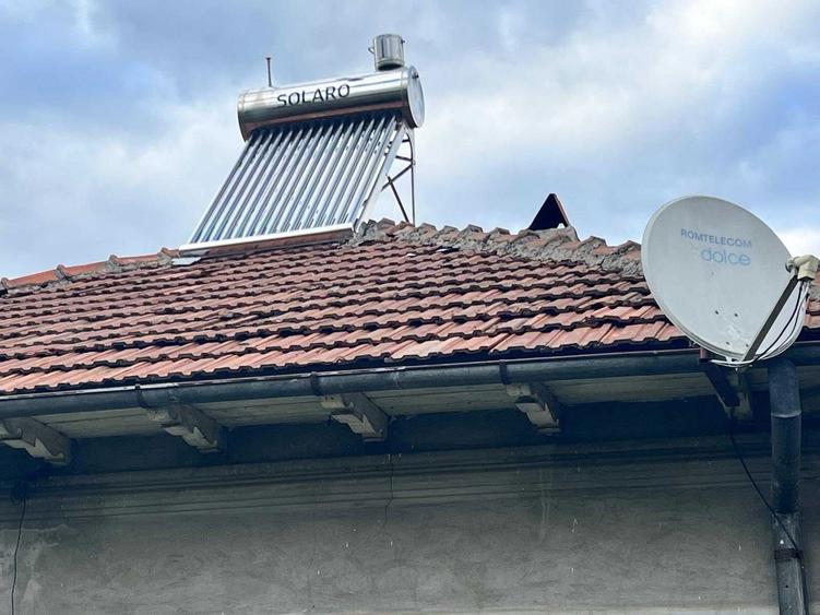 Se vinde casa ideala pentru o familie/locuit permanent . - 16