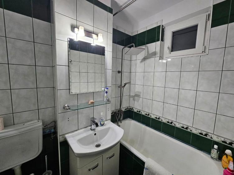 Apartament cu 3 camere decomandat în Piața Centrală