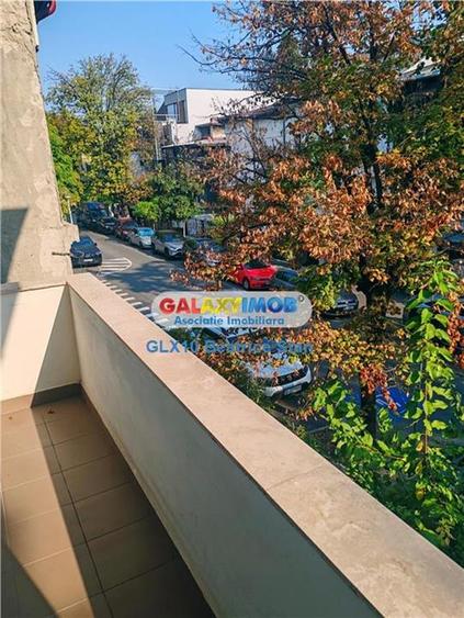 Casă cu 8 camere cu Teren 200 Mp în Cotroceni