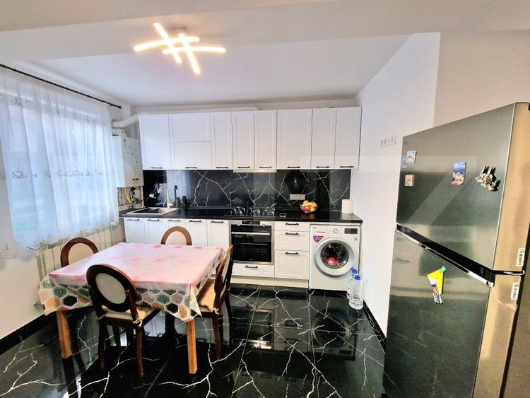 Apartament cu 2 camere semidecomandat, mobilat în Florești