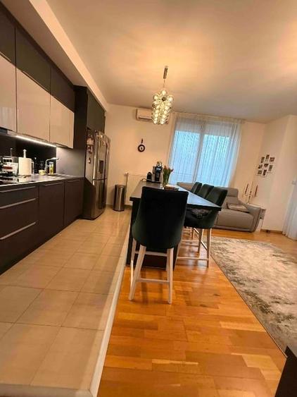 Apartament cu 4 camere decomandat, mobilat în Exterior Vest
