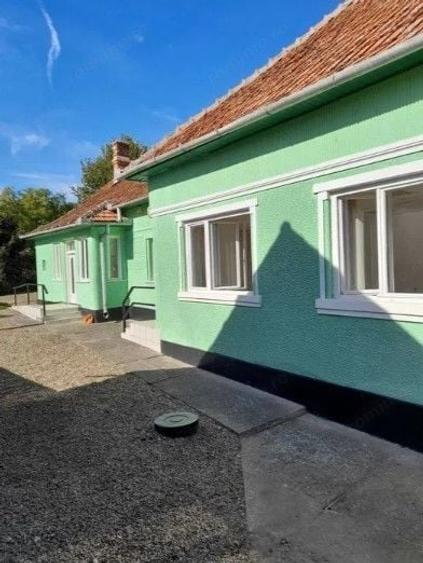 Casă cu 2 camere cu Teren 896 Mp în Teiu