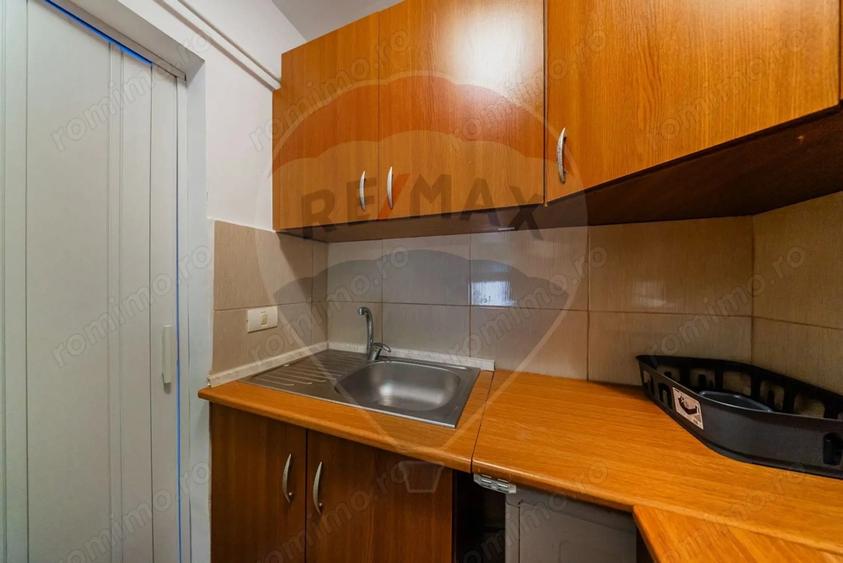 Apartament cu 2 camere semidecomandat, mobilat în Intim